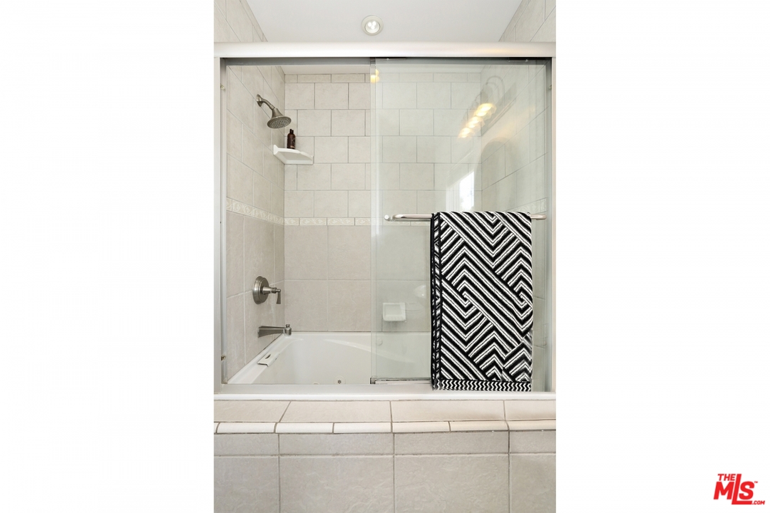 3423 Greensward Road Los Angeles, CA 90039 - Photo 19 of 35 Gallery Image 19