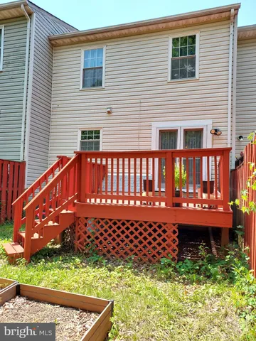 a view of a chair with a small yard