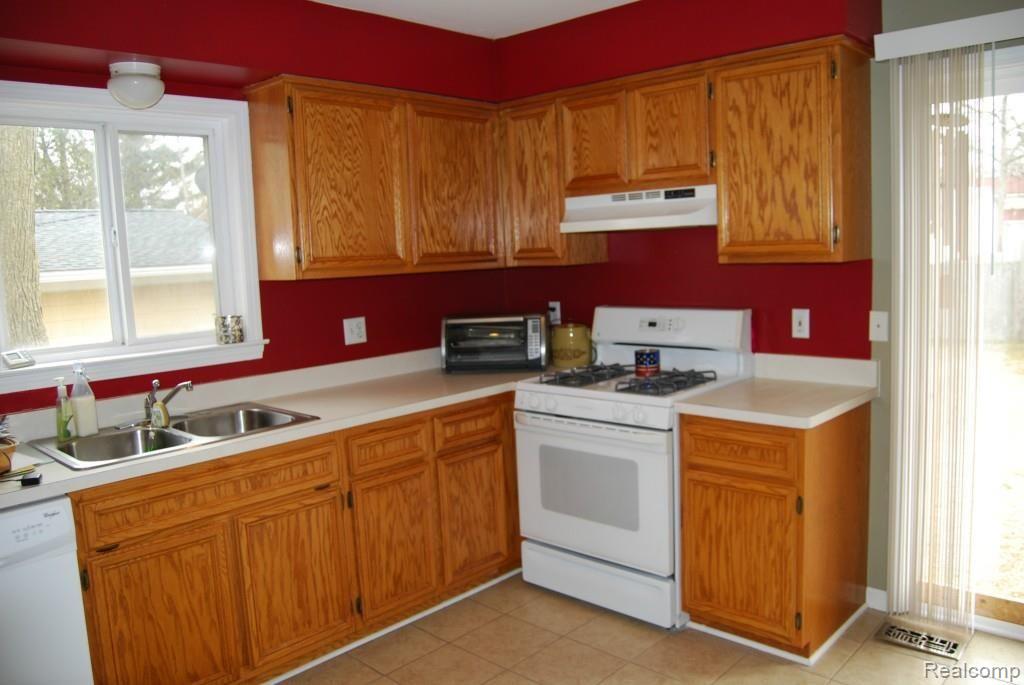 46683 Dequindre Road Rochester Hills, MI 48307 - Photo 7 of 11