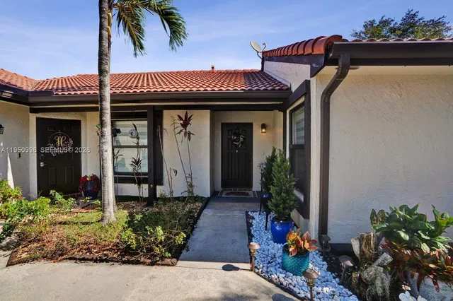 $300,000 | 14970 Southwest 49th Lane, Unit 2G, Miami, FL 33185