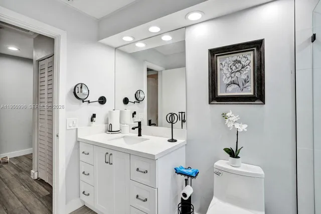 $300,000 | 14970 Southwest 49th Lane, Unit 2G, Miami, FL 33185