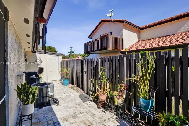 $300,000 | 14970 Southwest 49th Lane, Unit 2G, Miami, FL 33185