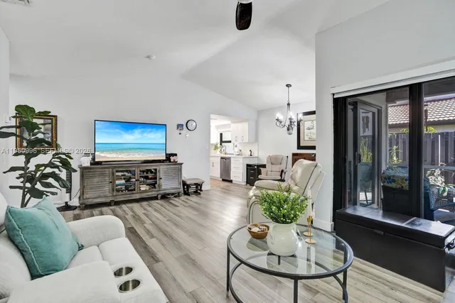 $300,000 | 14970 Southwest 49th Lane, Unit 2G, Miami, FL 33185