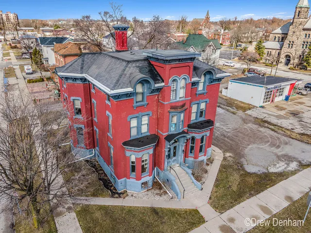 $819,900 | 701 Center Avenue, Bay City, MI 48708