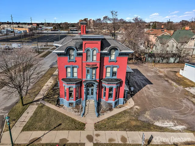 $819,900 | 701 Center Avenue, Bay City, MI 48708