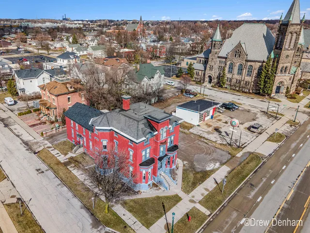 $819,900 | 701 Center Avenue, Bay City, MI 48708