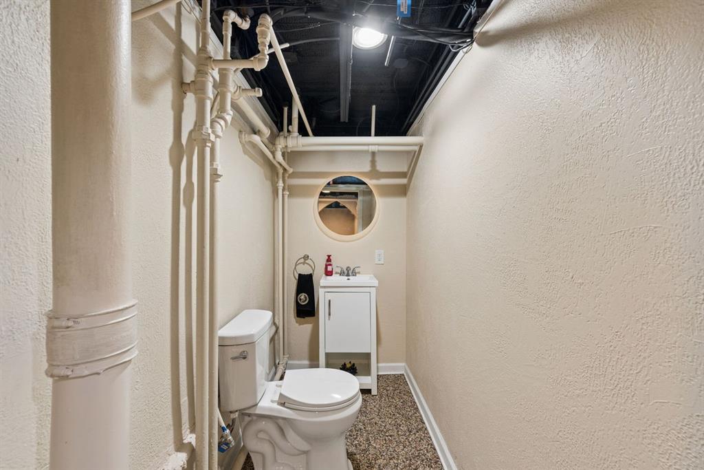 1247 Washington Road Pittsburgh, PA 15228 - Photo 37 of 41 Downstairs powder room