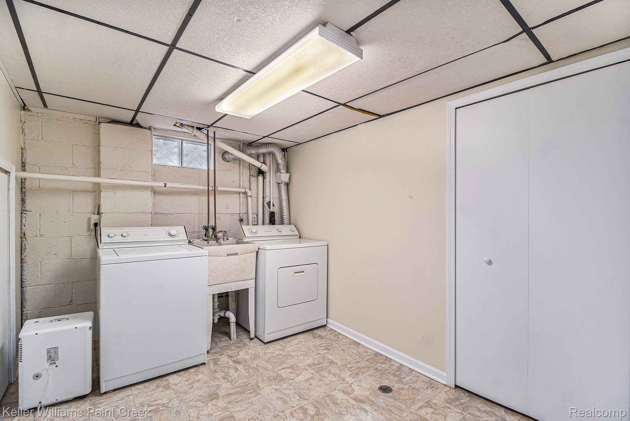 774 Columbia Road Berkley, MI 48072 - Photo 19 of 25 Easy-care laundry and utility room.
