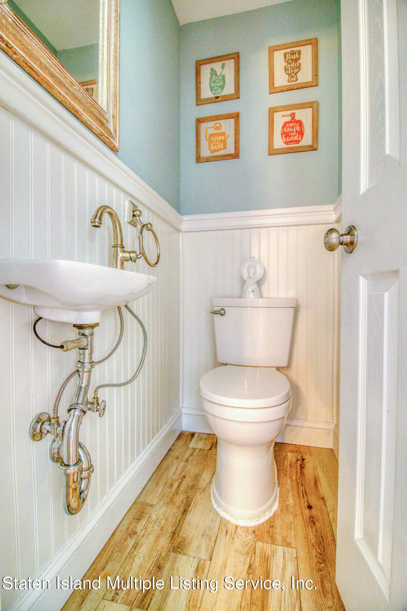 11 East Raleigh Avenue Staten Island, NY 10310 - Photo 15 of 31 Half Bath