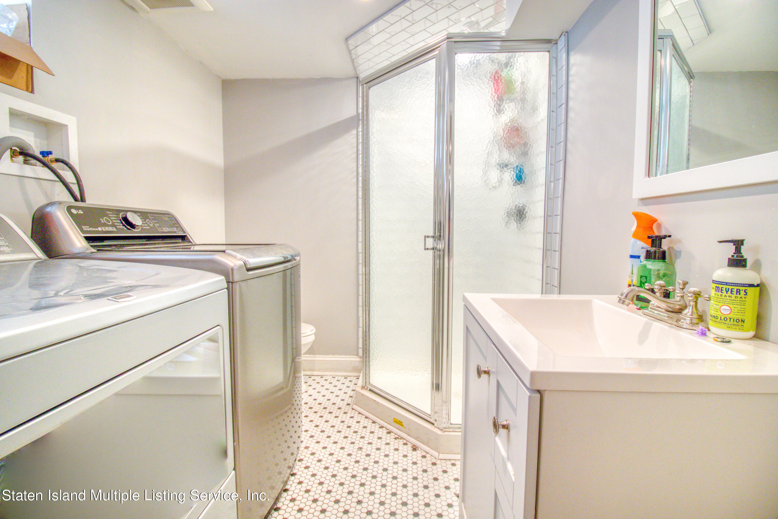 11 East Raleigh Avenue Staten Island, NY 10310 - Photo 25 of 31 Laundry Room