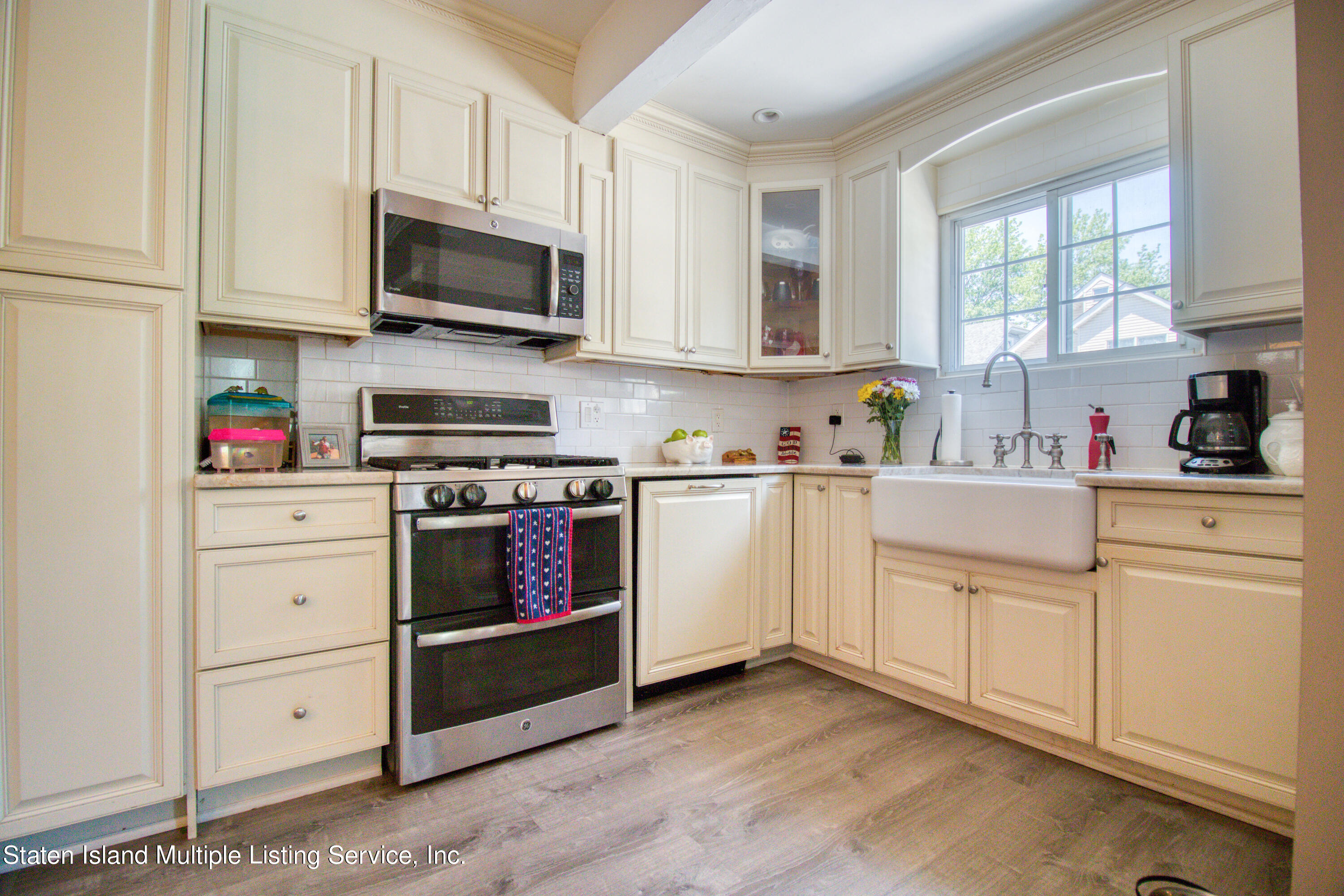 11 East Raleigh Avenue Staten Island, NY 10310 - Photo 8 of 31 Kitchen