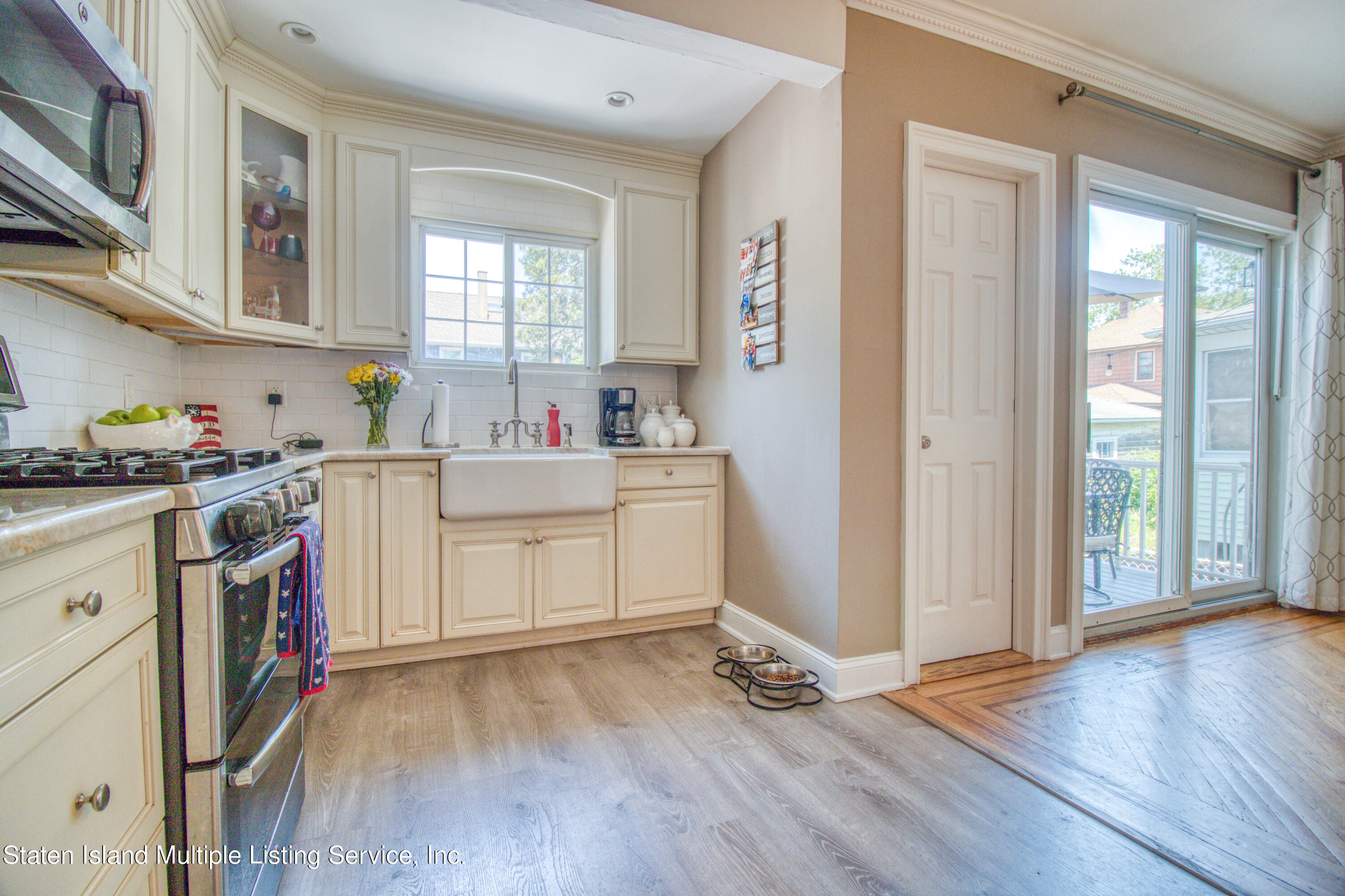 11 East Raleigh Avenue Staten Island, NY 10310 - Photo 9 of 31 Kitchen