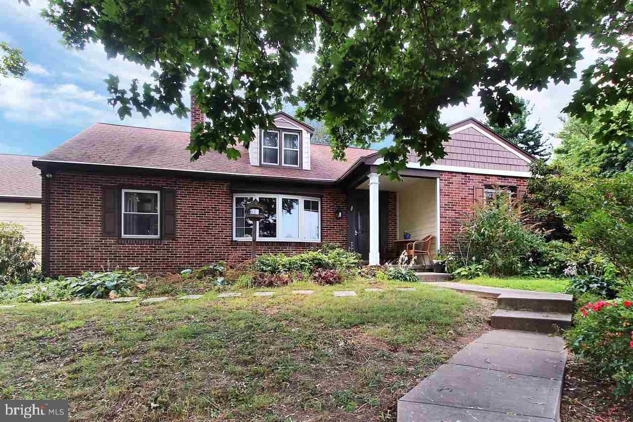 401 Waters Road York, PA 17403 - Photo 1 of 36