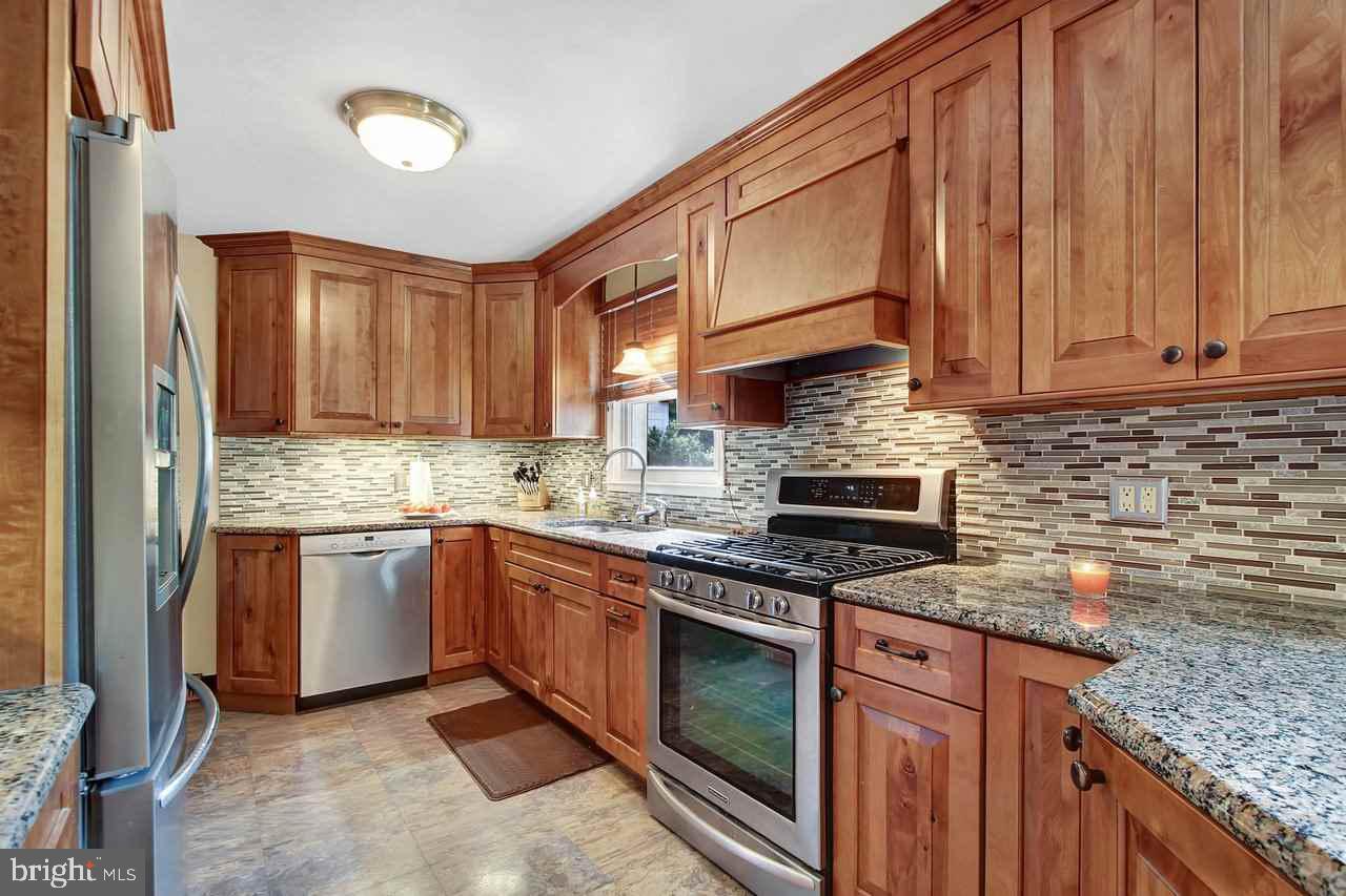 401 Waters Road York, PA 17403 - Photo 7 of 36