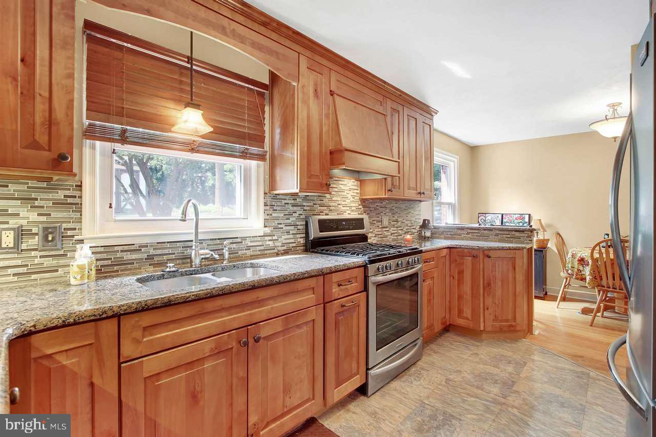 401 Waters Road York, PA 17403 - Photo 8 of 36