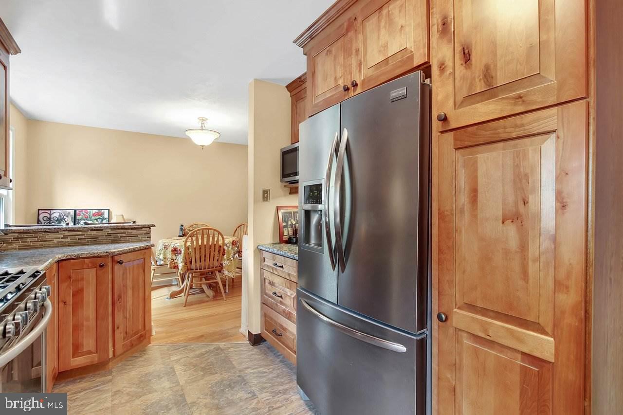 401 Waters Road York, PA 17403 - Photo 9 of 36