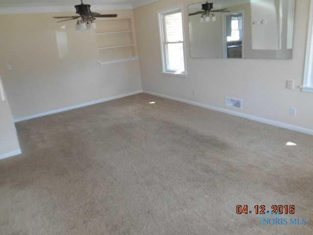 5412 Bennett Road Toledo, OH 43612 - Photo 2 of 8 Living Room.