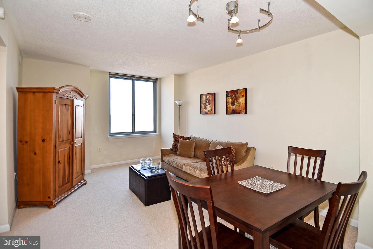 851 North Glebe Road, Unit 1516 Arlington, VA 22203 - Photo 11 of 52 Living Room/Dining Room