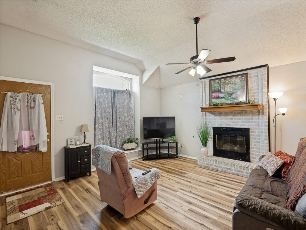 3605 Royal Valley Road Grand Prairie, TX 75052 - Photo 3 of 17