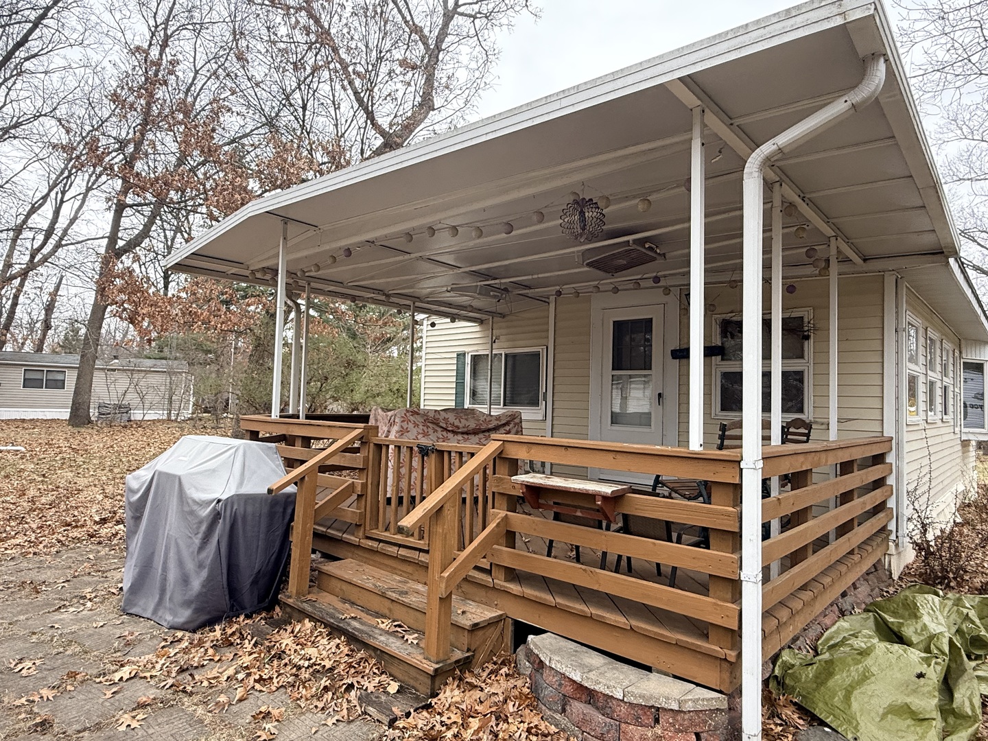 3-166 Woodhaven Lakes Sublette, IL 61367 - Photo 3 of 20 a view of a patio with table and chairs with wooden floor and fence