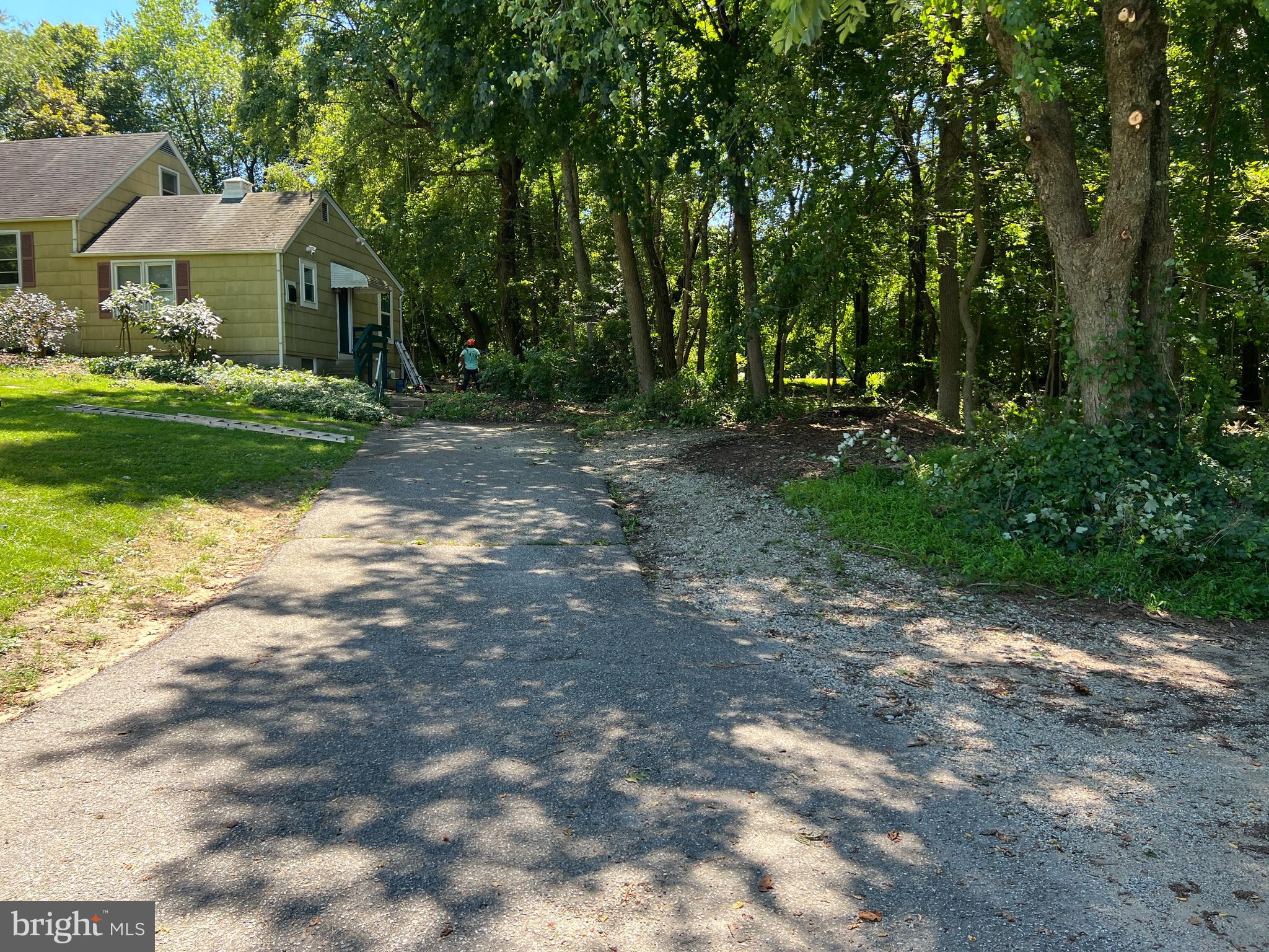 6650 Montgomery Road Elkridge, MD 21075 - Photo 27 of 32 Driveway Parking