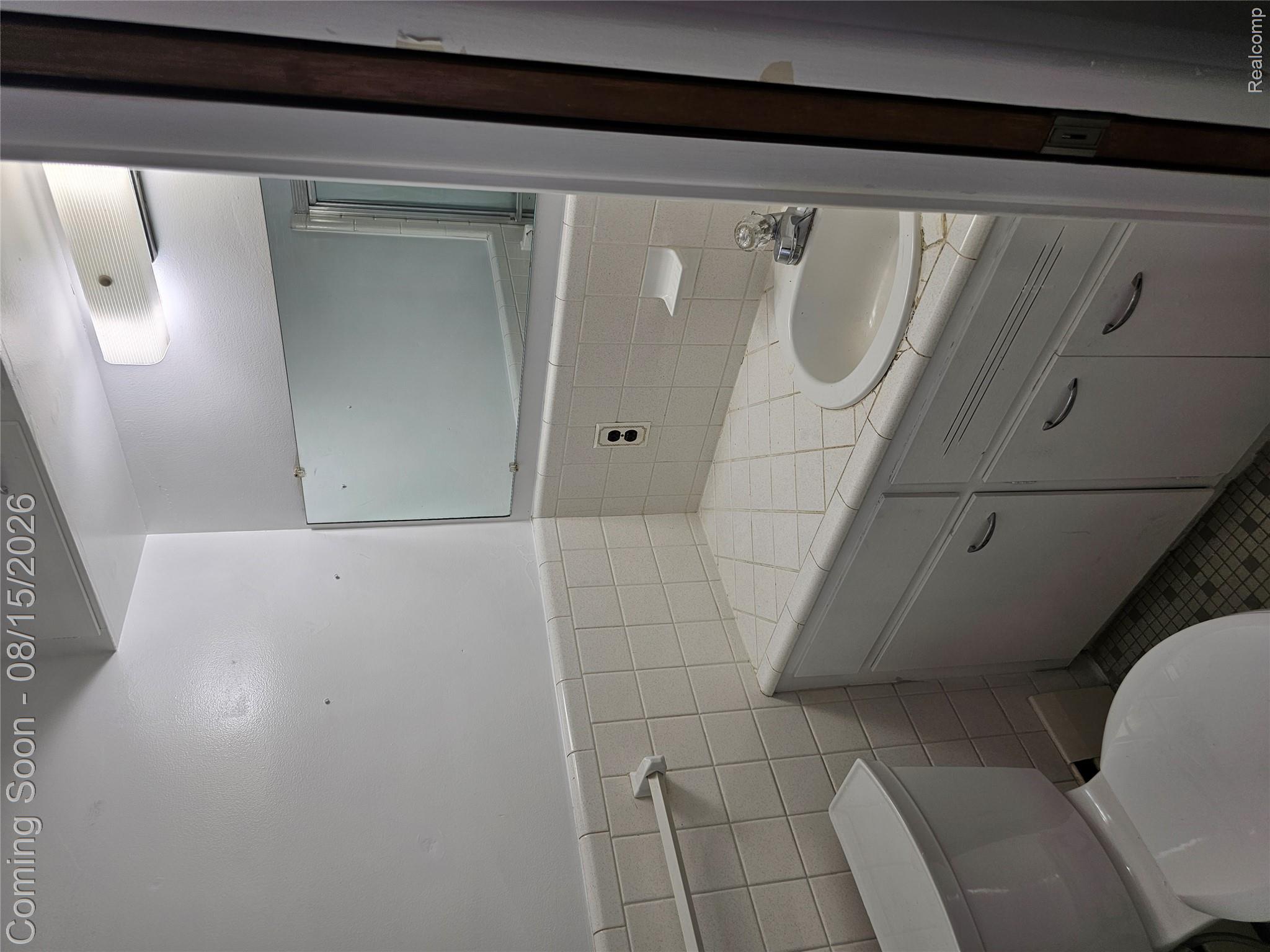 22444 Kelly Road, Unit 3 Eastpointe, MI 48021 - Photo 6 of 11 Bathroom