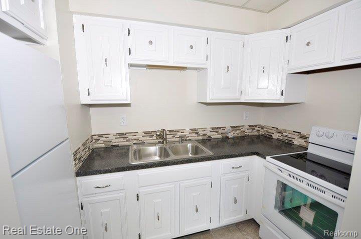 4955-9 Fisher Road Howell, MI 48855 - Photo 11 of 19 Kitchen Unit B