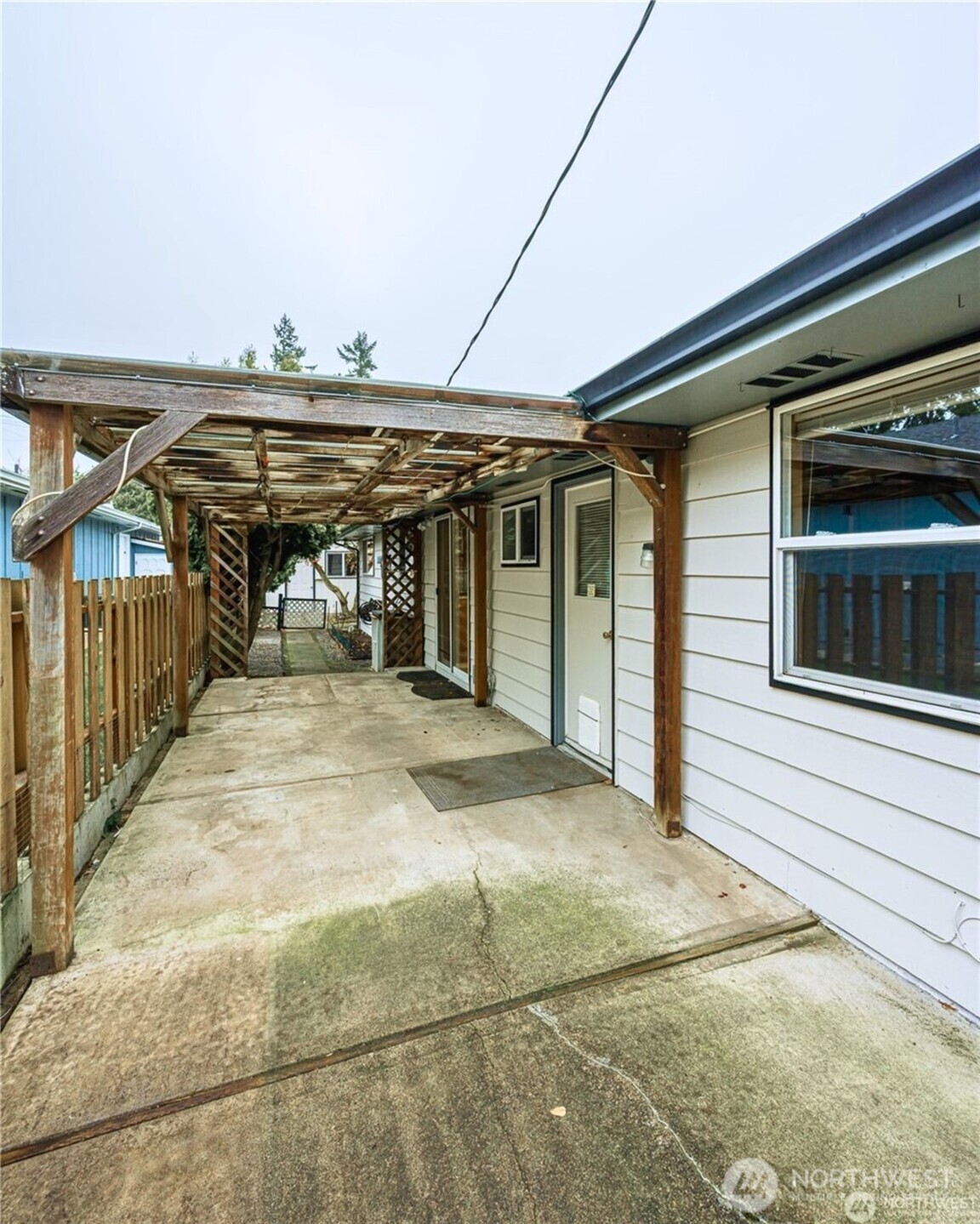1030 11th Street Port Townsend, WA 98368 - Photo 19 of 21 a view of a garage