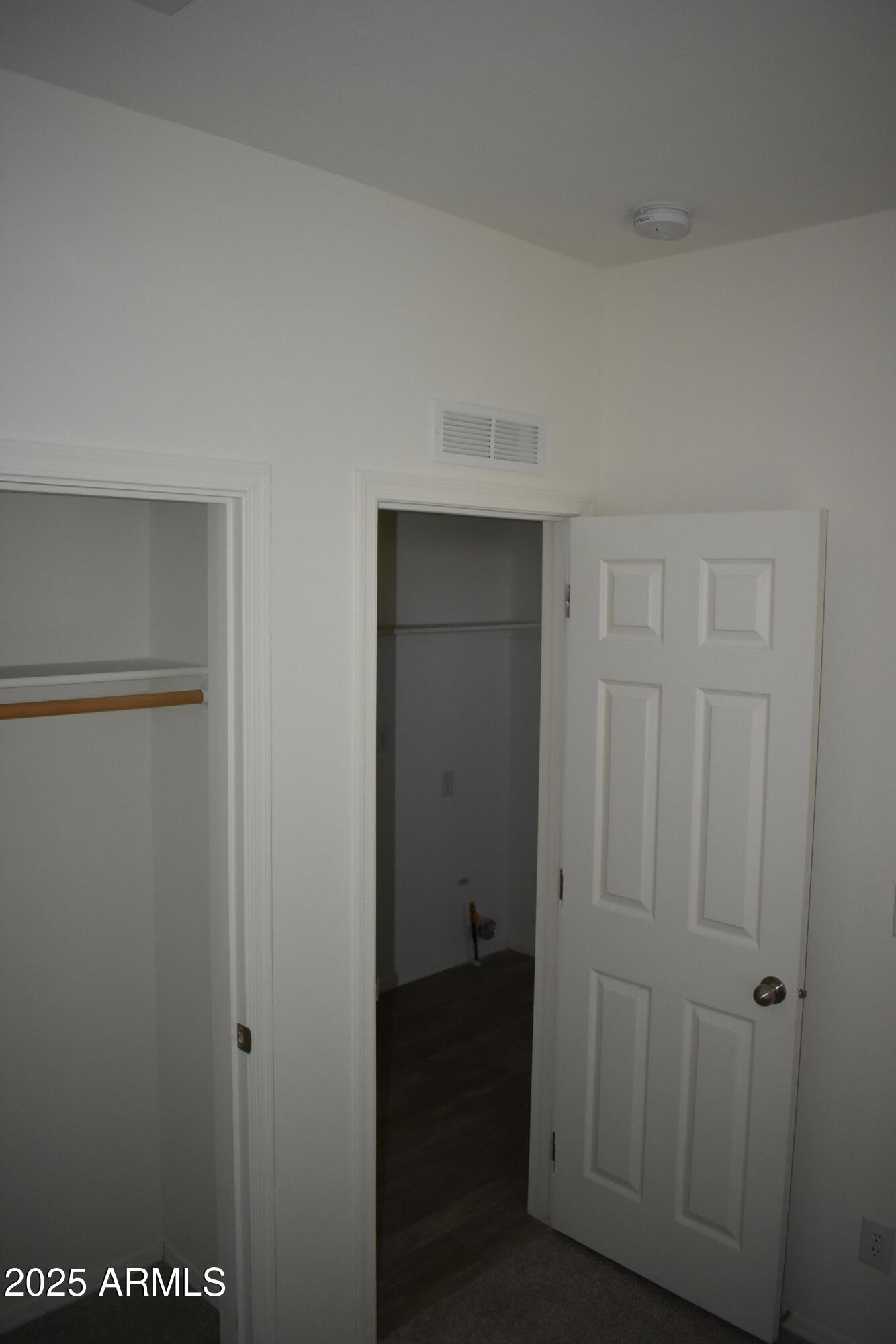 620 West Limberlost Drive, Unit E3 Tucson, AZ 85705 - Photo 10 of 17 a view of a hallway