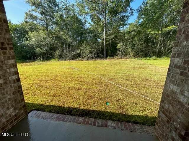 $2,200 | 17897 Kelso Drive, D'Iberville, MS 39540