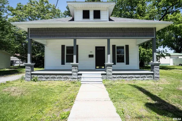 $135,000 | 820 West Maplewood Street, Marion, IL 62959