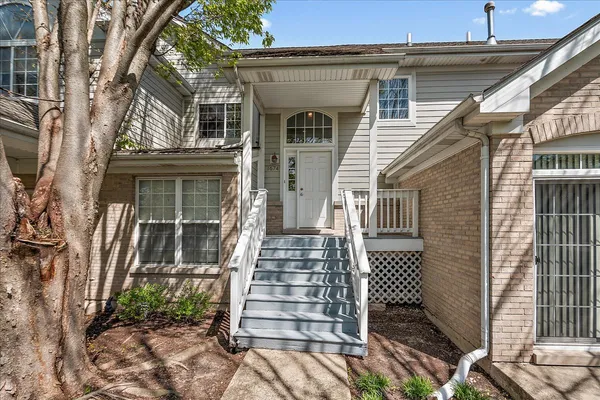 $290,000 | 1674 Brightwood Place, Unit 1674, Aurora, IL 60506