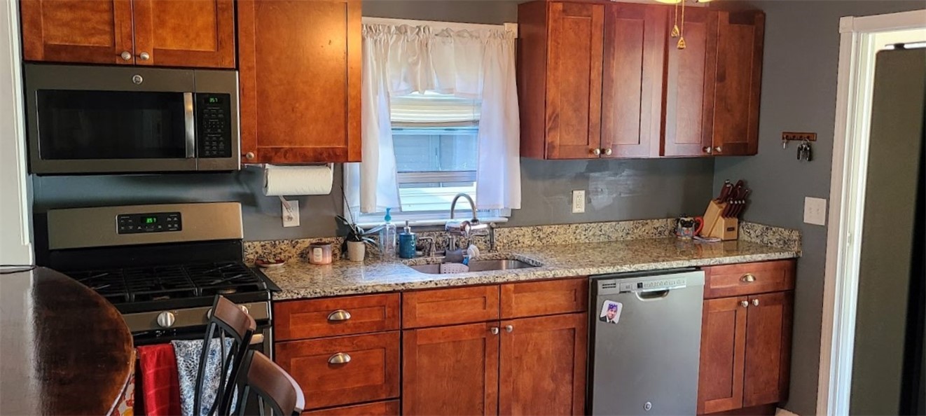 206 Wendell Road Warwick, RI 02888 - Photo 3 of 15 Kicthen