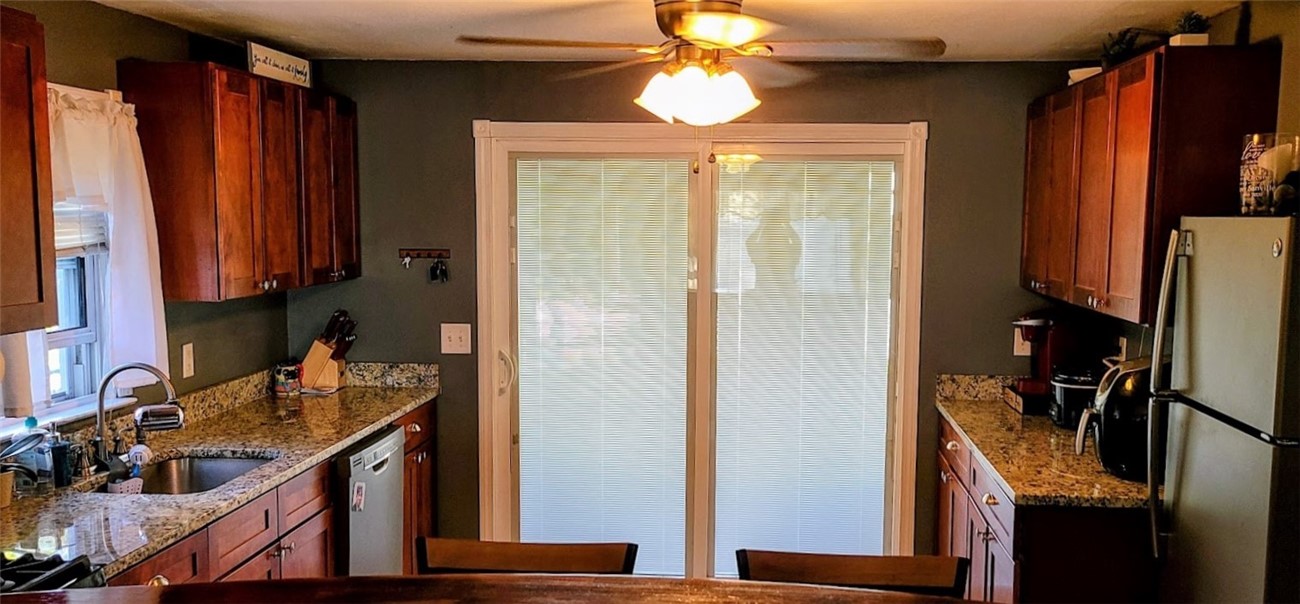 206 Wendell Road Warwick, RI 02888 - Photo 4 of 15 Kicthen