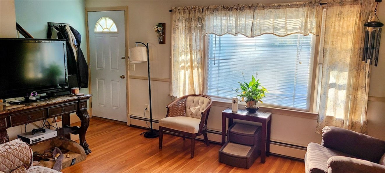 206 Wendell Road Warwick, RI 02888 - Photo 6 of 15 Living room