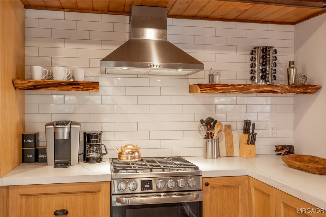 42535 Avalon Road Big Bear Lake, CA 92315 - Photo 11 of 39 a kitchen with a stove and cabinets
