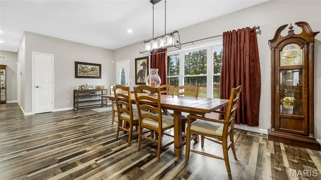 $950,000 | 3700 State Rd V, De Soto, MO 63020