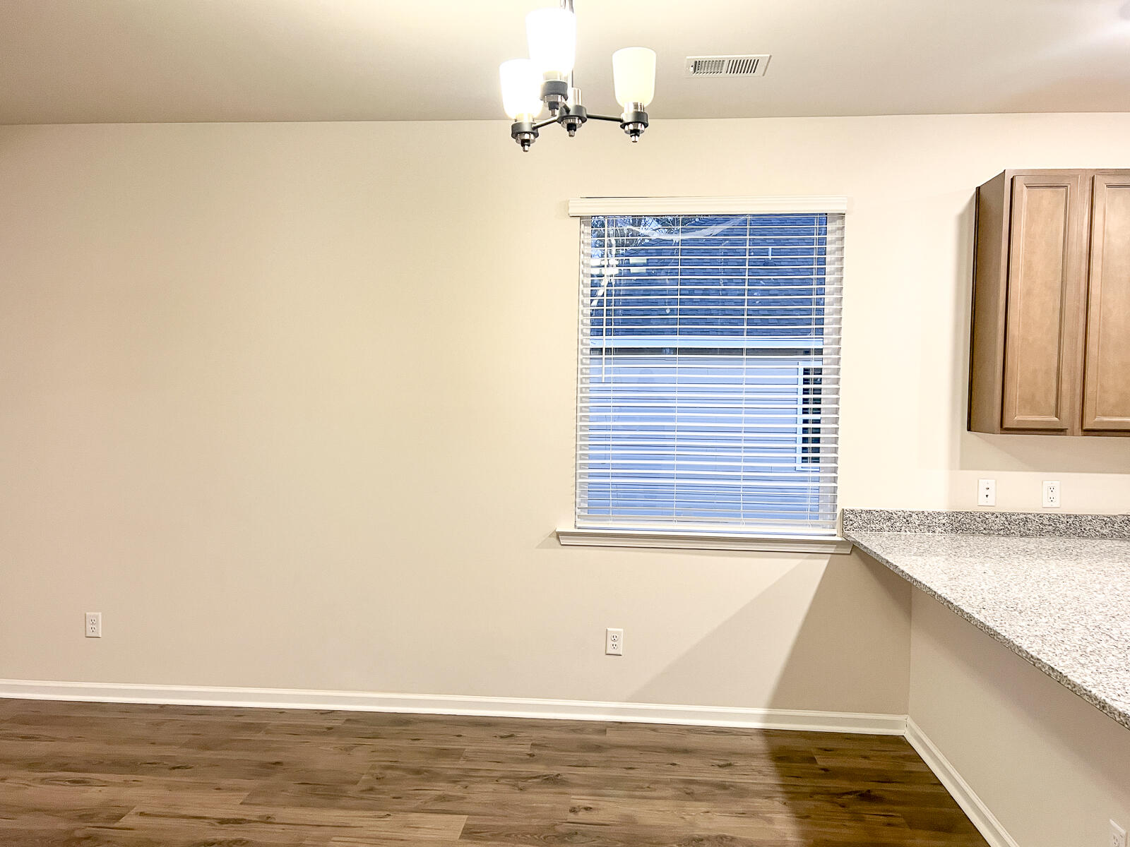 1308 Warrens Way Manning, SC 29102 - Photo 6 of 15 Dinette