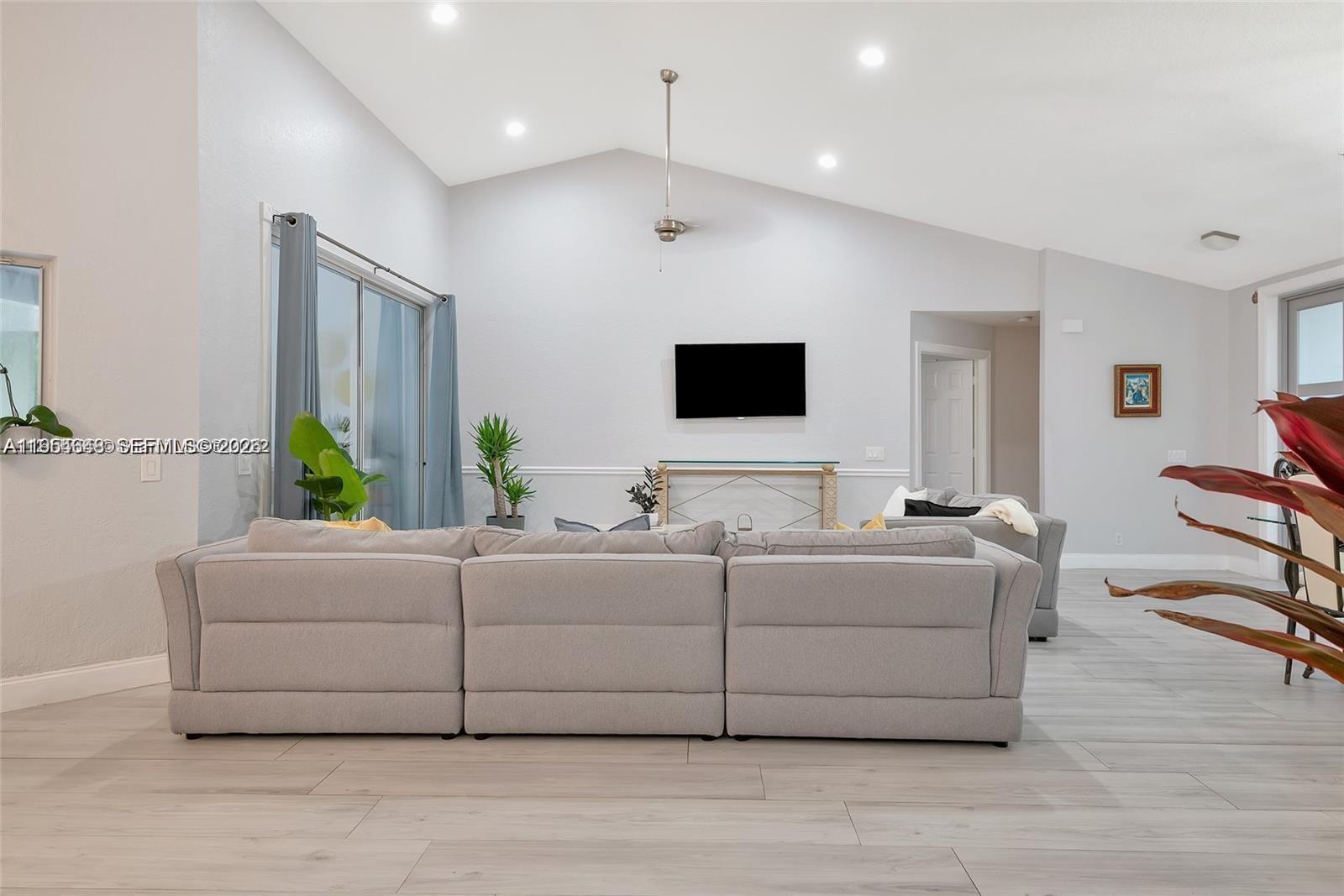 1800 Water Ridge Drive Weston, FL 33326 - Photo 13 of 60