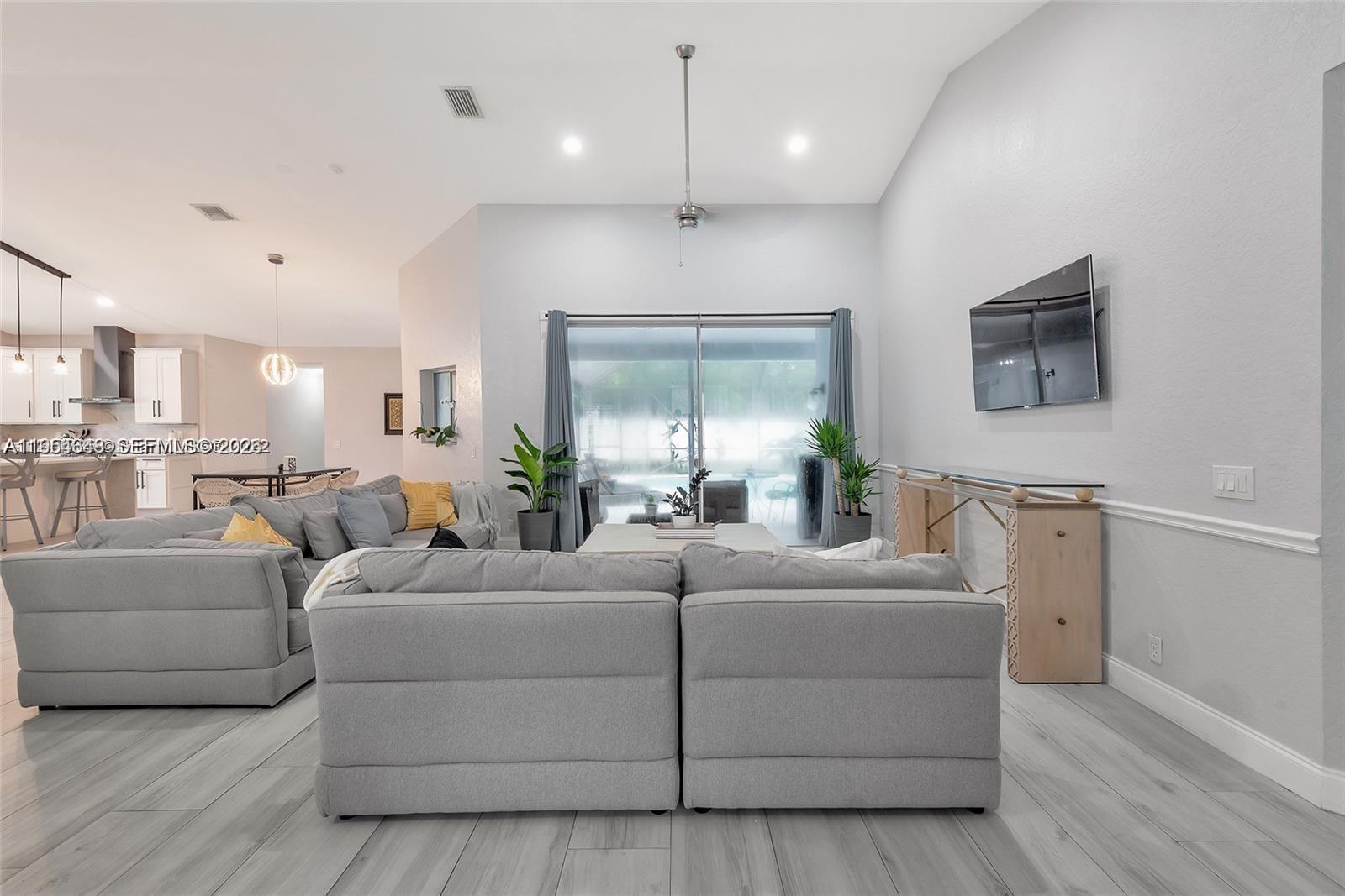 1800 Water Ridge Drive Weston, FL 33326 - Photo 7 of 60