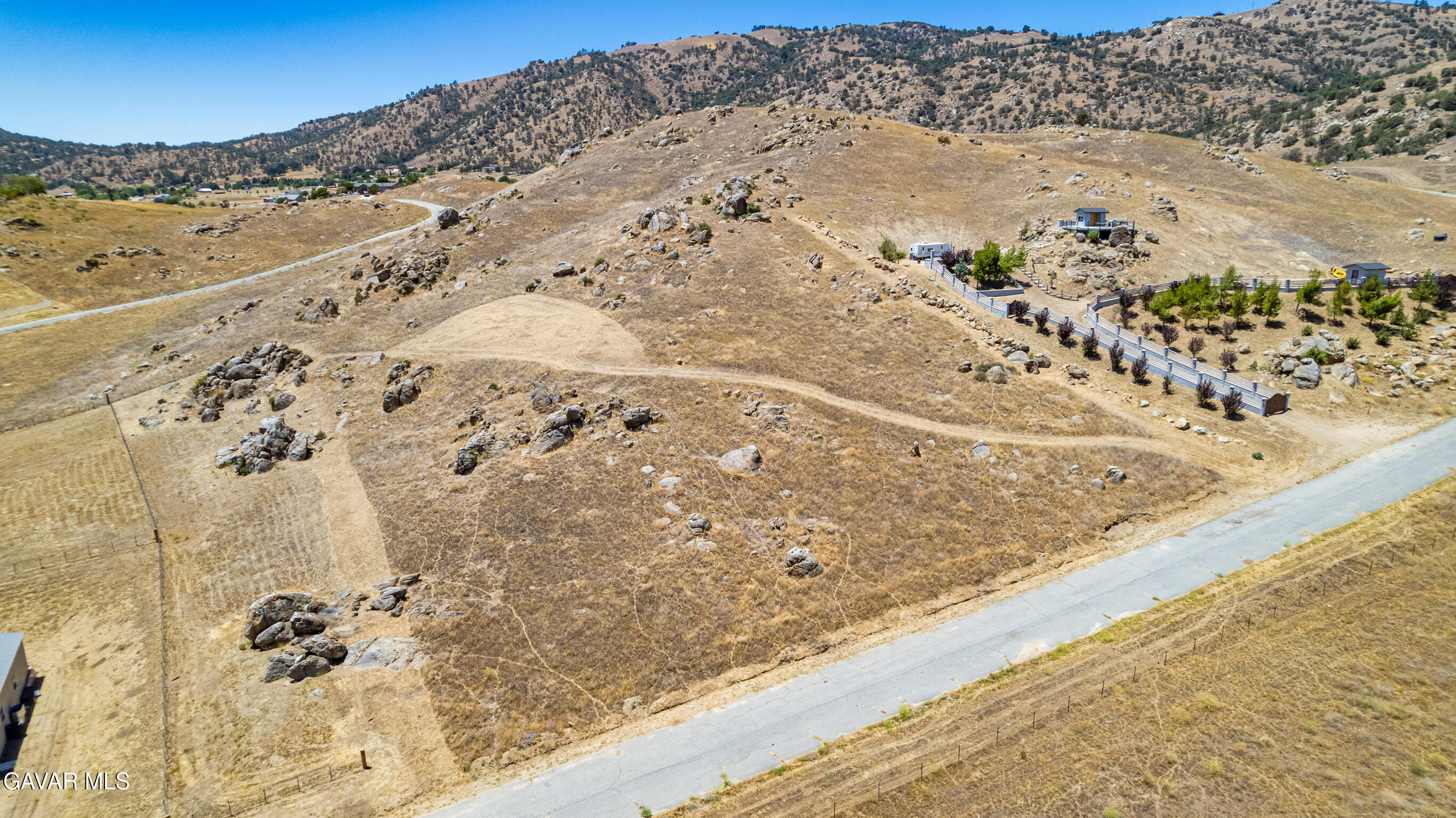 Castle Gate Drive Tehachapi, CA 93561 - Photo 8 of 16 7
