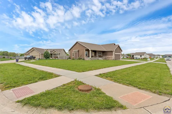 $374,900 | 9911 Lavender Lane, Manhattan, KS 66502