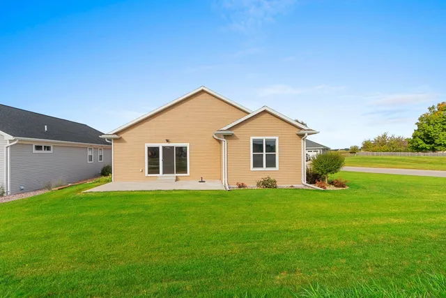 $459,900 | 4884 Wyld Berry Way, Hobart, WI 54155