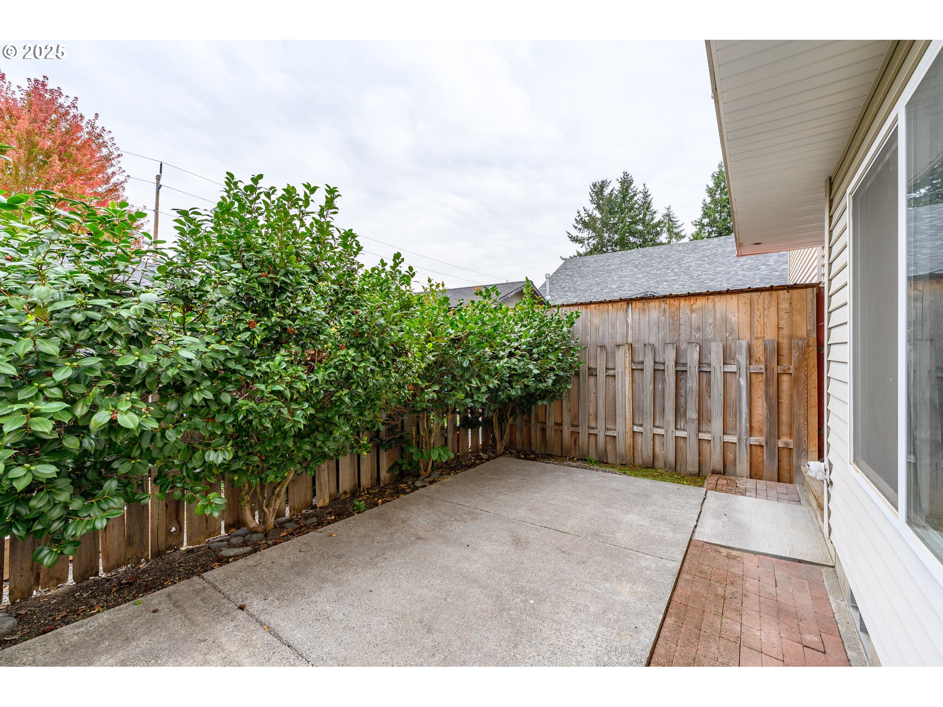 1306 Parkside Lane Newberg, OR 97132 - Photo 38 of 48 a backyard of a house with lots of green space