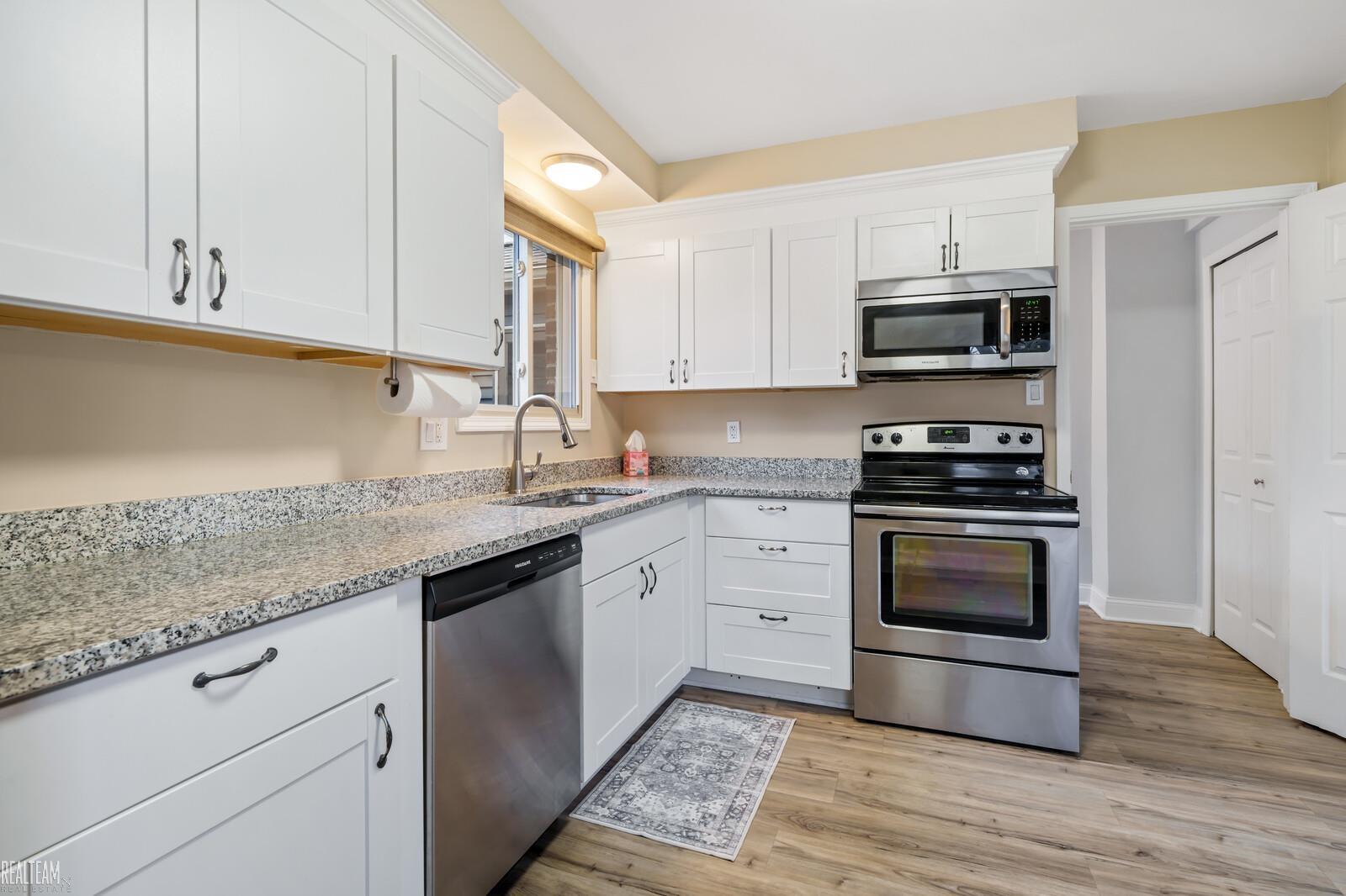 4916 Rioview Drive Clarkston, MI 48346 - Photo 12 of 27