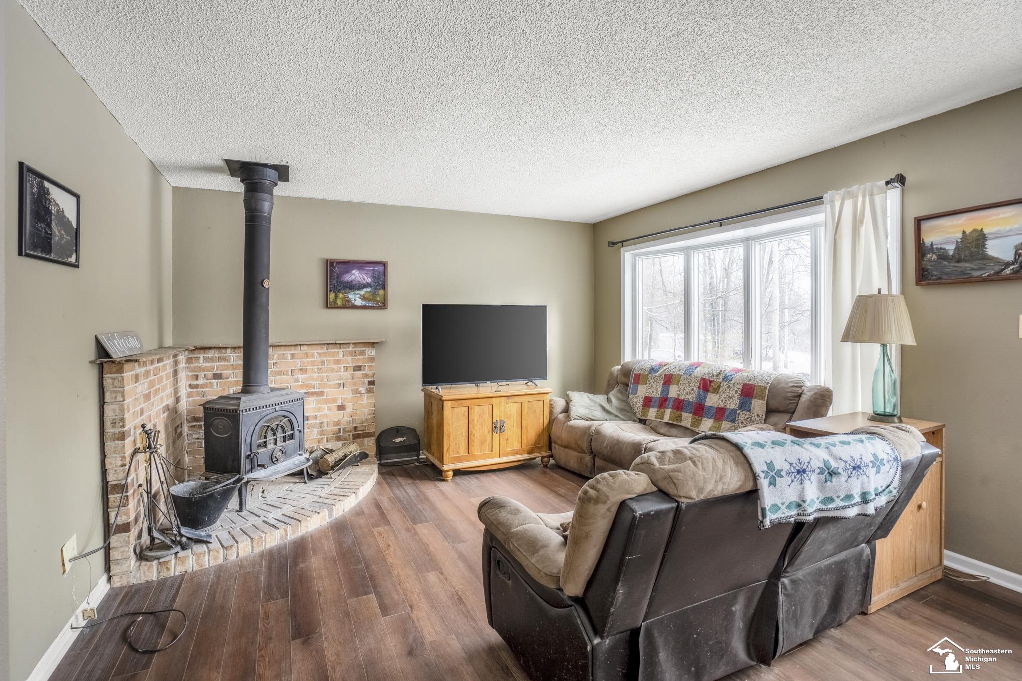 4270 South Waldron Road Hudson, MI 49247 - Photo 9 of 38 50162646-ba27898d-089f-43de-a8ec-68b3ed569b2a.JPG