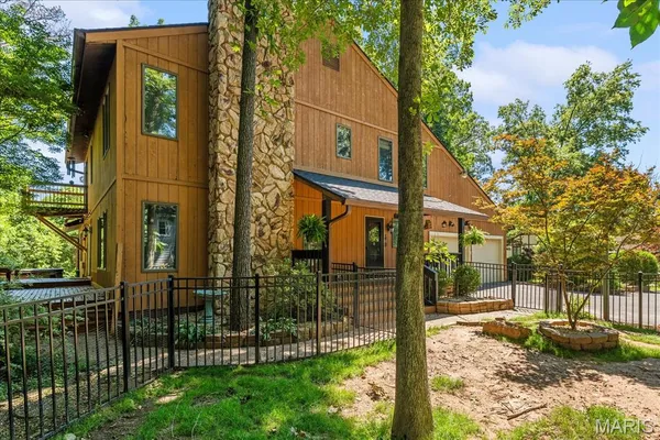 $350,000 | 11 Cross Drive, Belleville, IL 62220