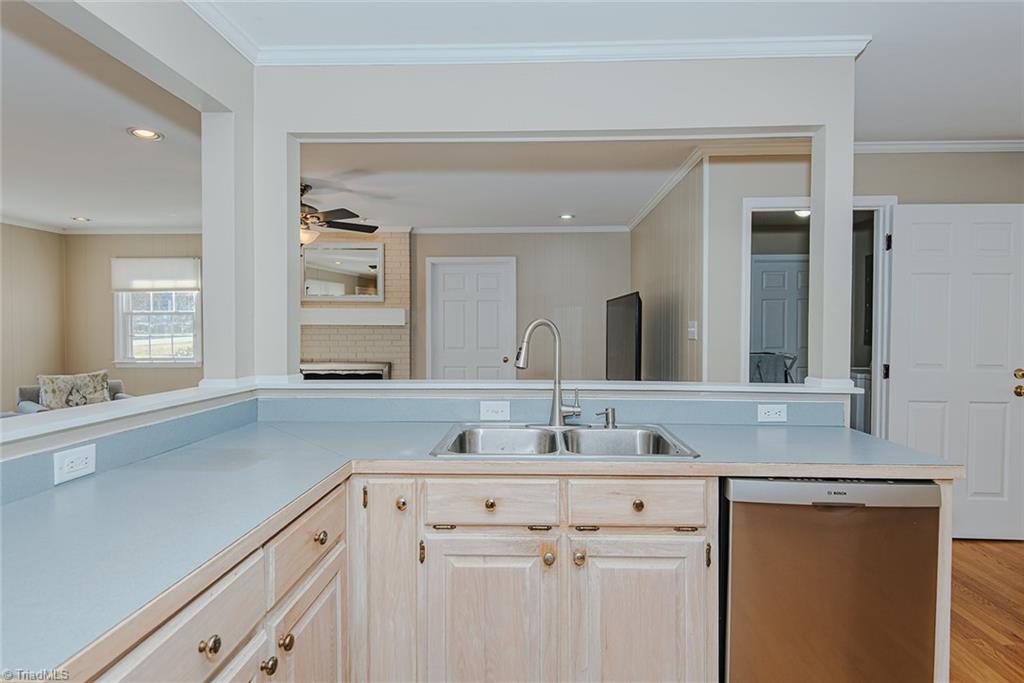 817 Kimberly Road Burlington, NC 27215 - Photo 10 of 41 Gallery Image 10