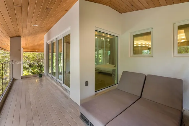 $16,495,000 | 7150 West Lago Drive, Coral Gables, FL 33143