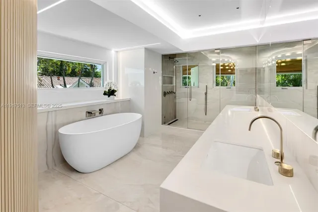 $16,495,000 | 7150 West Lago Drive, Coral Gables, FL 33143